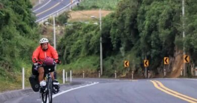 Ushuaia espera a la salvadoreña que cruza América Latina en bicicleta