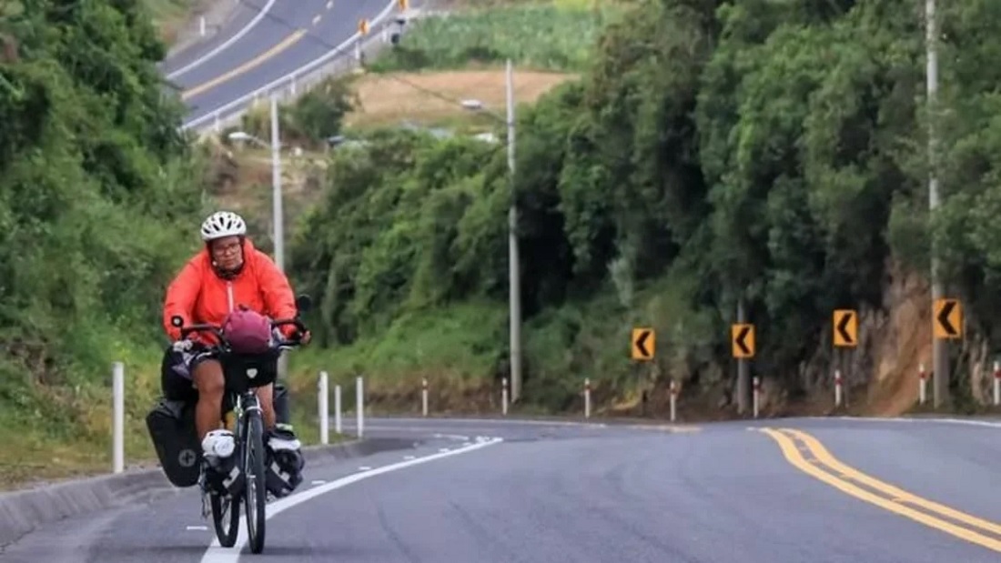 Ushuaia espera a la salvadoreña que cruza América Latina en bicicleta