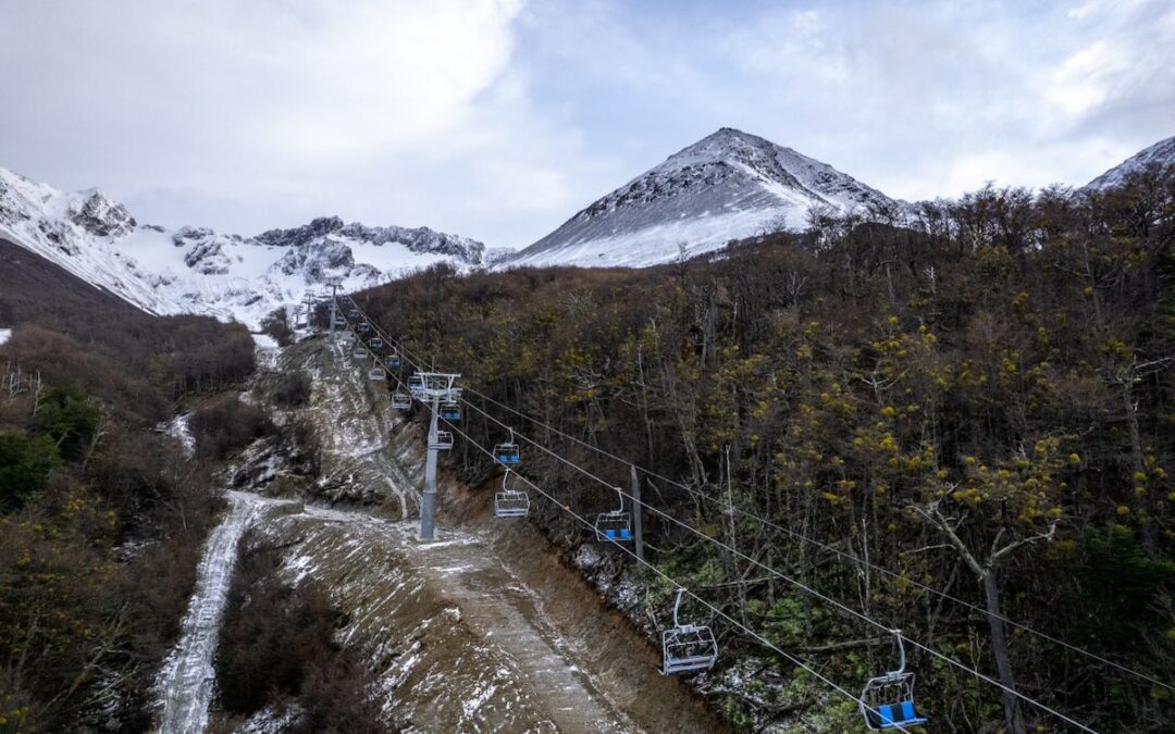 La nueva aerosilla del Cerro Martial impulsa la temporada de esquí
