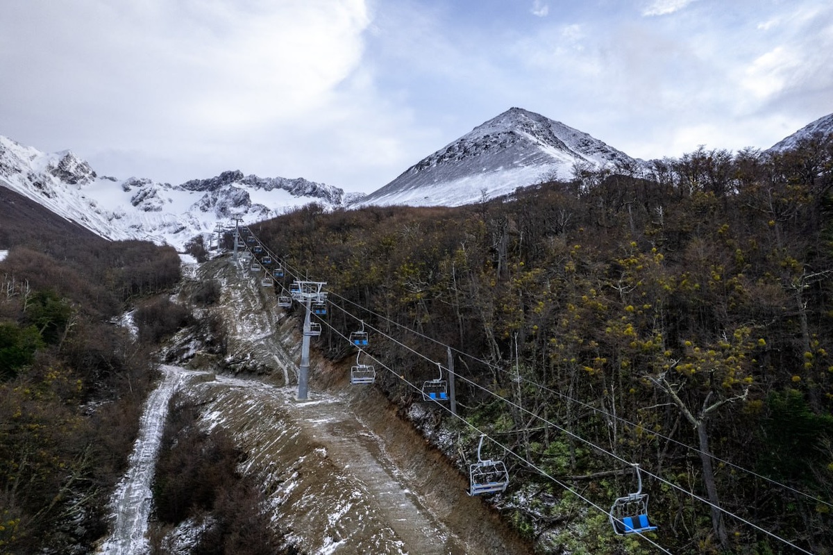 La nueva aerosilla del Cerro Martial impulsa la temporada de esquí